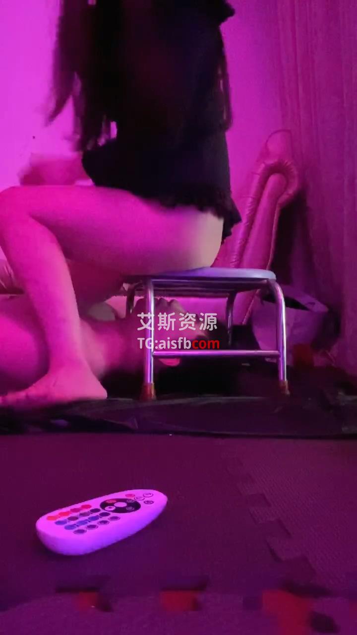 十三姨-情侣酒店黄金喂食贱狗